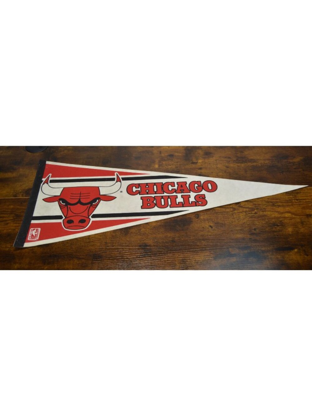 Chicago Bulls Vintage NBA Licensed Felt Pennant 29.5 inches sports Memorabilia